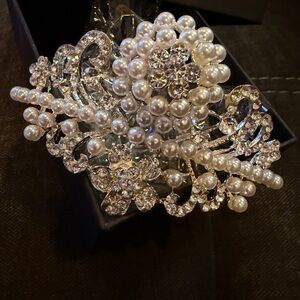 Elegant Pearl and Crystal Hair Accessory
